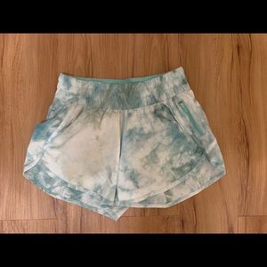 Tracker short green and white